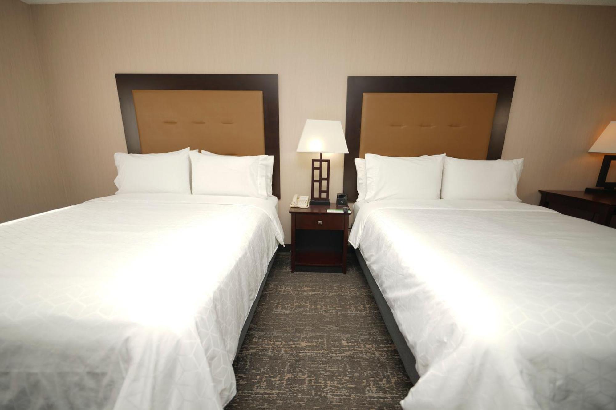 Holiday Inn & Suites Chicago-Carol Stream Wheaton By Ihg Exterior foto
